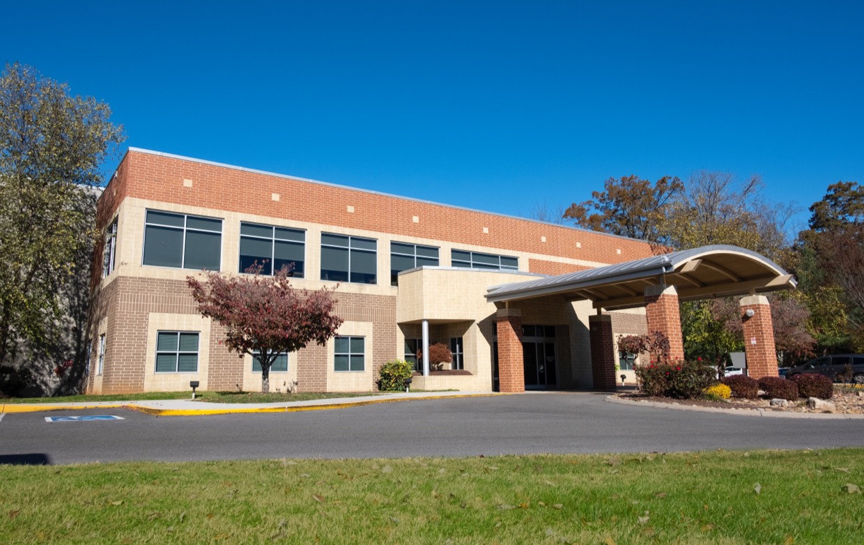 exterior shot of Thompson Cancer Survival Center location
