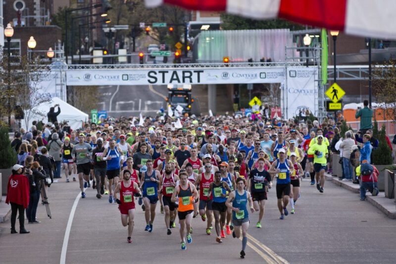crowd of runners at the starting line of the Covenant Health Knoxville Marathon